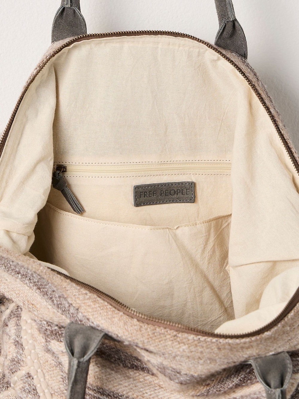 Free People Whimsy Rug Weekender Bag NWT - Picture 4 of 4